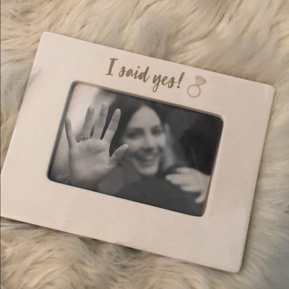 Ceramic engagement frame - Picture 1 of 3